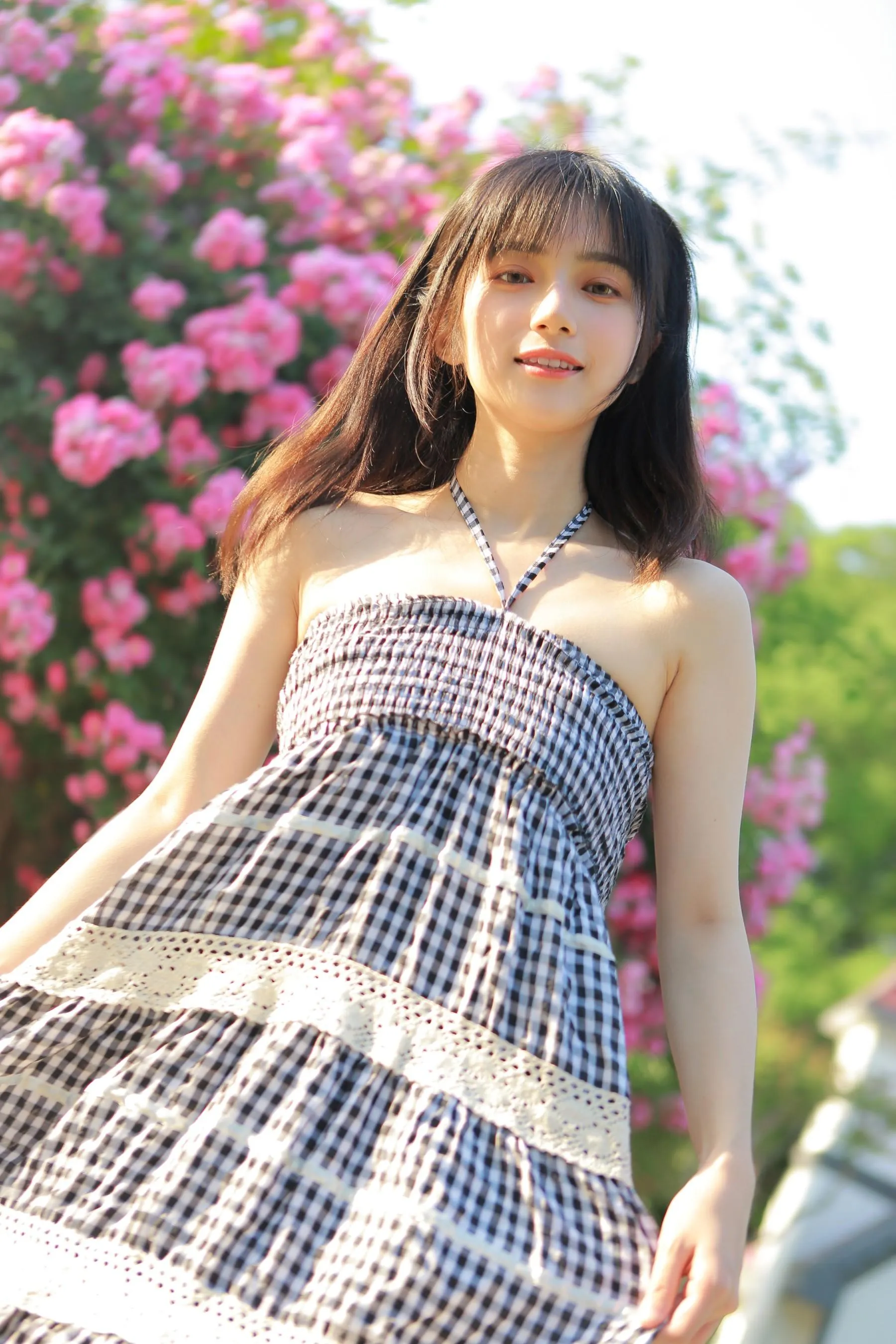 [艺图语] 2022.05.18 蔷薇迟开 月半了吧 [28P]插图2
